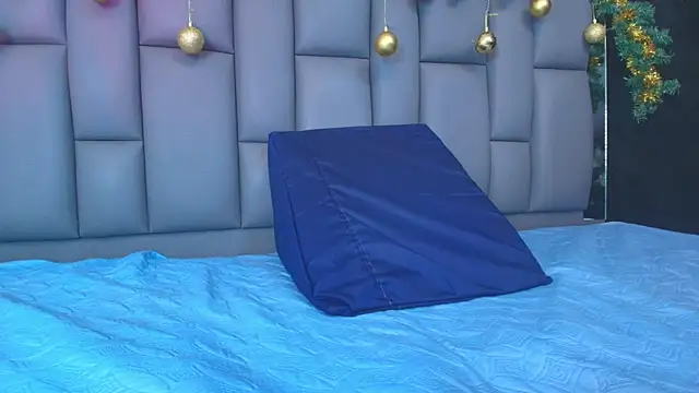 kissme luna online show from 12-19-25, 07:05