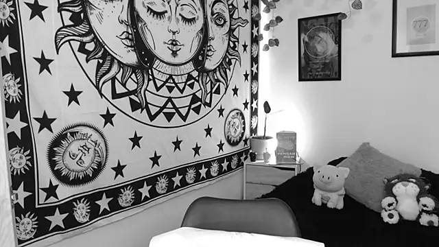 MarilynWhite  online show from 10-28-25, 10:09