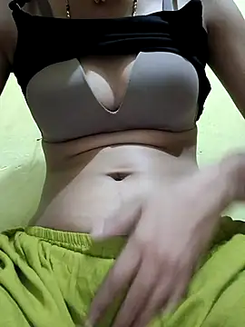 Snapshot of Aasha_devi05 chatting on 10-26-25, 05:13 Aasha devi05 online show from 10-26-25, 05:13