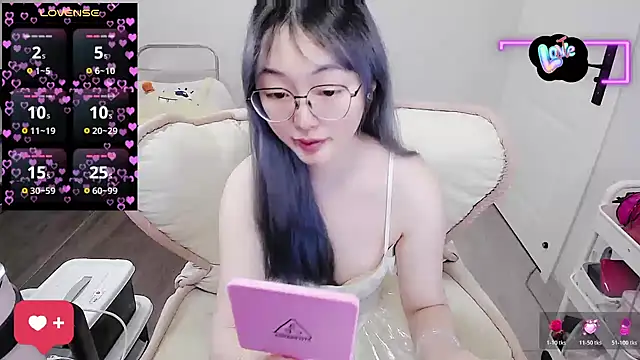 baby-yaya20 online show from 12-19-25, 11:45