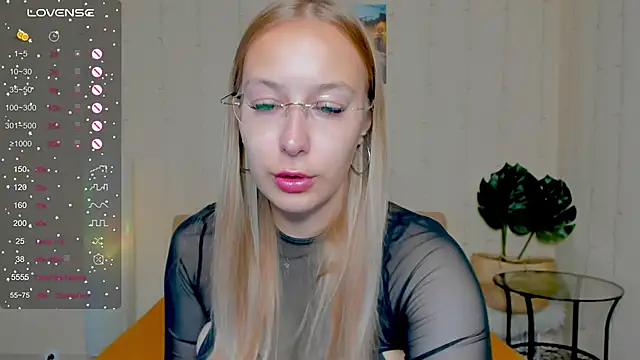 Snapshot of dina_sunshine chatting on 09-19-25, 03:10 dina sunshine online show from 09-19-25, 03:10