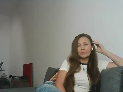 Snapshot of Avelinii chatting on 05-18-26, 06:23 Avelinii online show from 05-18-26, 06:23