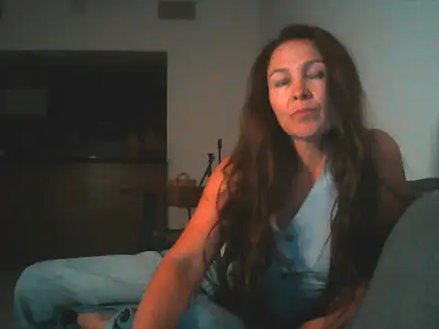 Snapshot of Avelinii chatting on 05-27-26, 05:20 Avelinii online show from 05-27-26, 05:20