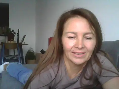 Snapshot of Avelinii chatting on 05-13-26, 02:46 Avelinii online show from 05-13-26, 02:46