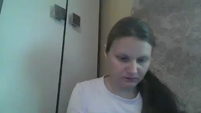 Snapshot of Elvanii chatting on 05-21-26, 06:55 Elvanii online show from 05-21-26, 06:55