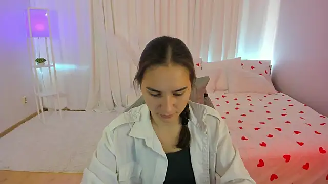 SeraphineClark online show from 10-19-25, 04:48