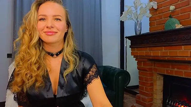 Hloya Mei online show from 10-15-25, 01:04