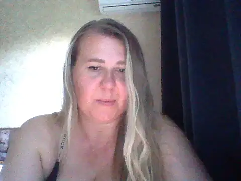 Snapshot of Solinaa chatting on 07-04-26, 04:33 Solinaa online show from 07-04-26, 04:33