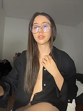 Snapshot of Viithoney chatting on 10-18-25, 08:11 Viithoney online show from 10-18-25, 08:11