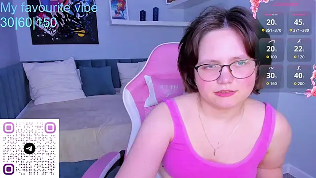 Snapshot of Mila__Cutee chatting on 10-19-25, 01:36 Mila Cutee online show from 10-19-25, 01:36