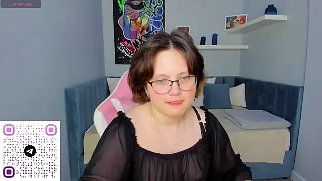 Snapshot of Mila__Cutee chatting on 10-19-25, 01:30 Mila Cutee online show from 10-19-25, 01:30
