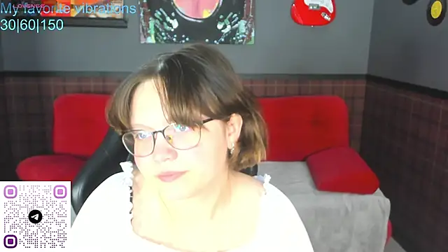 Snapshot of Mila__Cutee chatting on 10-18-25, 01:18 Mila Cutee online show from 10-18-25, 01:18
