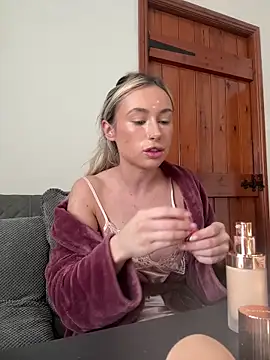 Snapshot of SexySaraxxoo chatting on 02-24-26, 12:28 SexySaraxxoo online show from 02-24-26, 12:28