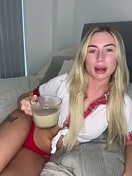 SexySaraxxoo online show from 03-07-26, 09:05