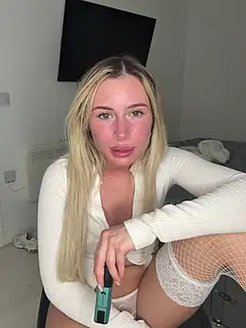 SexySaraxxoo online show from 03-18-26, 09:26