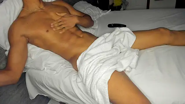 Snapshot of FitBoy_Cris chatting on 09-16-25, 07:59 FitBoy Cris online show from 09-16-25, 07:59