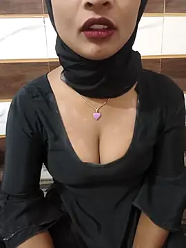 Itz Mayra  online show from 11-17-25, 05:33