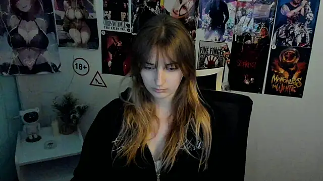 Snapshot of NeyliDream chatting on 10-22-25, 12:15 NeyliDream online show from 10-22-25, 12:15