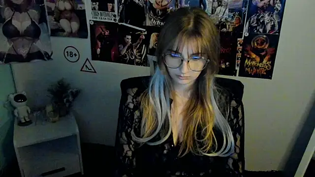 Snapshot of NeyliDream chatting on 10-16-25, 12:13 NeyliDream online show from 10-16-25, 12:13
