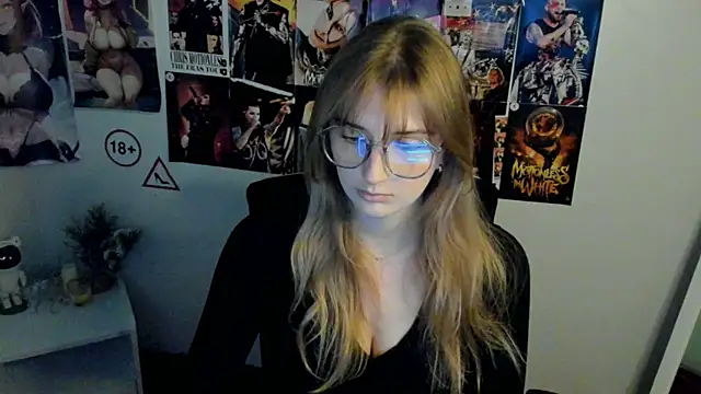 Snapshot of NeyliDream chatting on 10-12-25, 12:39 NeyliDream online show from 10-12-25, 12:39