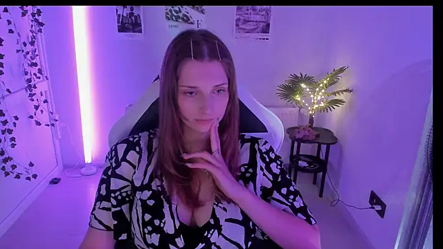 Snapshot of NeyliDream chatting on 07-13-26, 12:37 NeyliDream online show from 07-13-26, 12:37
