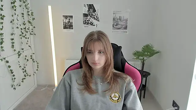 Snapshot of NeyliDream chatting on 04-27-26, 12:14 NeyliDream online show from 04-27-26, 12:14