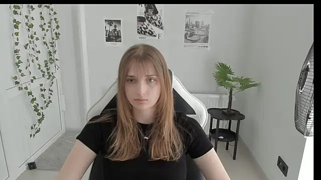 Snapshot of NeyliDream chatting on 05-23-26, 12:15 NeyliDream online show from 05-23-26, 12:15