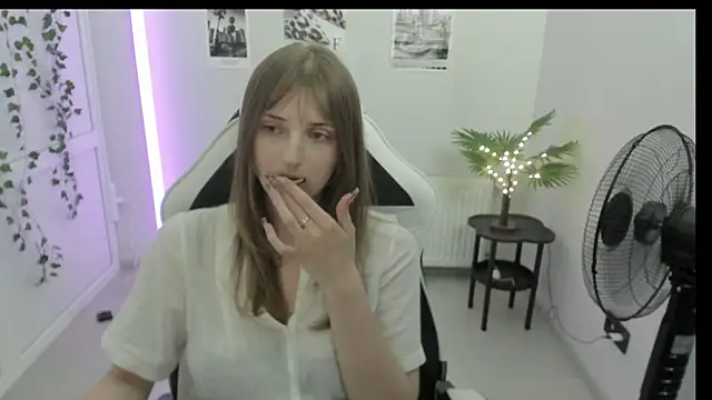 Snapshot of NeyliDream chatting on 06-26-26, 01:06 NeyliDream online show from 06-26-26, 01:06