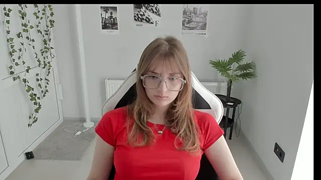 Snapshot of NeyliDream chatting on 05-20-26, 12:02 NeyliDream online show from 05-20-26, 12:02