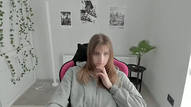 Snapshot of NeyliDream chatting on 04-25-26, 12:08 NeyliDream online show from 04-25-26, 12:08