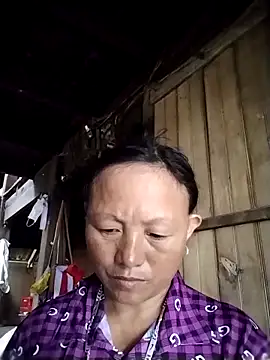 Snapshot of Samdim23 chatting on 10-20-25, 04:14 Samdim23 online show from 10-20-25, 04:14