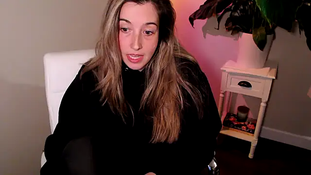 Snapshot of SuggestiveBehavior chatting on 10-11-25, 12:55 SuggestiveBehavior online show from 10-11-25, 12:55
