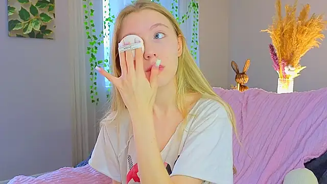 Succubelle online show from 12-17-25, 07:13