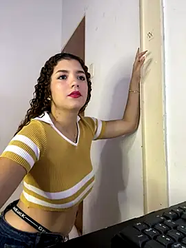 Snapshot of Fiorela_1 chatting on 10-14-25, 06:19 Fiorela 1 online show from 10-14-25, 06:19