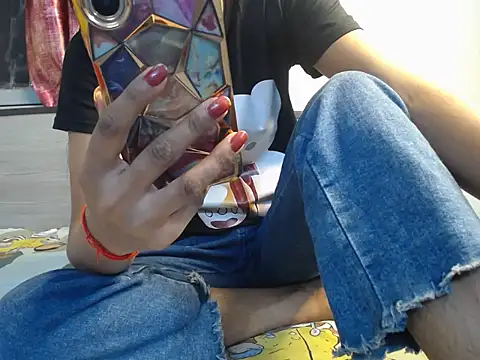 Snapshot of harleen-cam chatting on 10-26-25, 05:13 harleen-cam online show from 10-26-25, 05:13