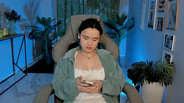 MonicaFarmer online show from 02-13-26, 02:55