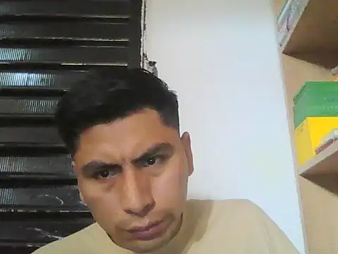 Snapshot of Migueles96 chatting on 09-17-25, 03:03 Migueles96 online show from 09-17-25, 03:03