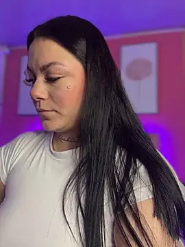 Snapshot of Megaan__More chatting on 05-15-26, 02:20 Megaan More online show from 05-15-26, 02:20