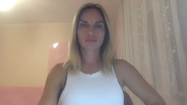 Snapshot of KarelliaStar chatting on 09-15-25, 07:03 KarelliaStar online show from 09-15-25, 07:03