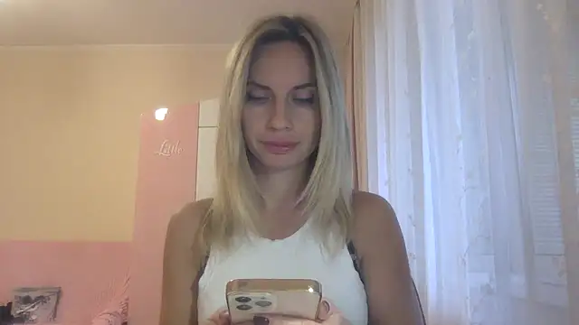 Snapshot of KarelliaStar chatting on 10-14-25, 06:47 KarelliaStar online show from 10-14-25, 06:47