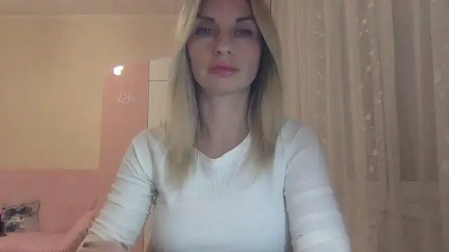 Snapshot of KarelliaStar chatting on 10-12-25, 03:57 KarelliaStar online show from 10-12-25, 03:57