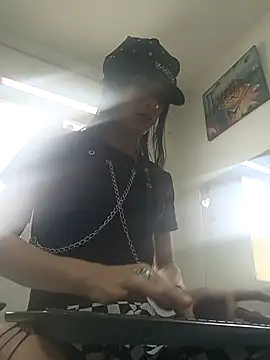 Charlotte Landry   online show from 11-23-25, 06:51