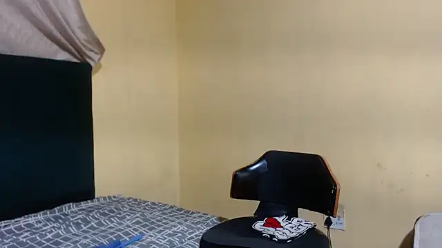 Freaky-Nicky18 online show from 01-10-26, 08:59