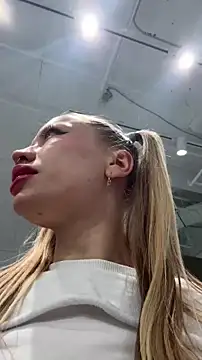 Snapshot of Sugar_Pop chatting on 09-30-25, 02:23 Sugar Pop online show from 09-30-25, 02:23