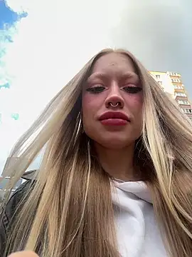 Snapshot of Sugar_Pop chatting on 09-19-25, 02:32 Sugar Pop online show from 09-19-25, 02:32