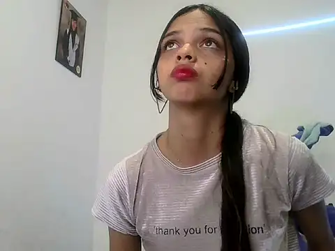 Snapshot of lucy_babyy chatting on 10-17-25, 01:57 lucy babyy online show from 10-17-25, 01:57