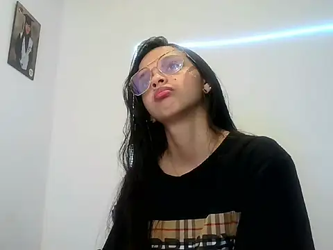 Snapshot of lucy_babyy chatting on 10-16-25, 01:30 lucy babyy online show from 10-16-25, 01:30