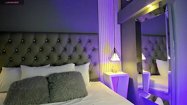 LunaBloomn online show from 11-27-25, 05:02