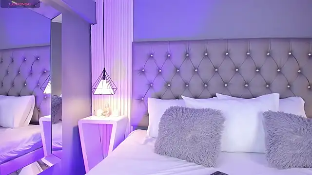 LunaBloomn online show from 01-09-26, 05:09