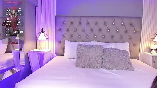 LunaBloomn online show from 12-18-25, 05:06